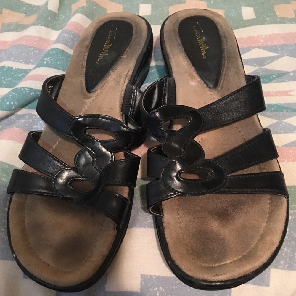 Women’s Size 7 1/2 Thom McAn Sandals